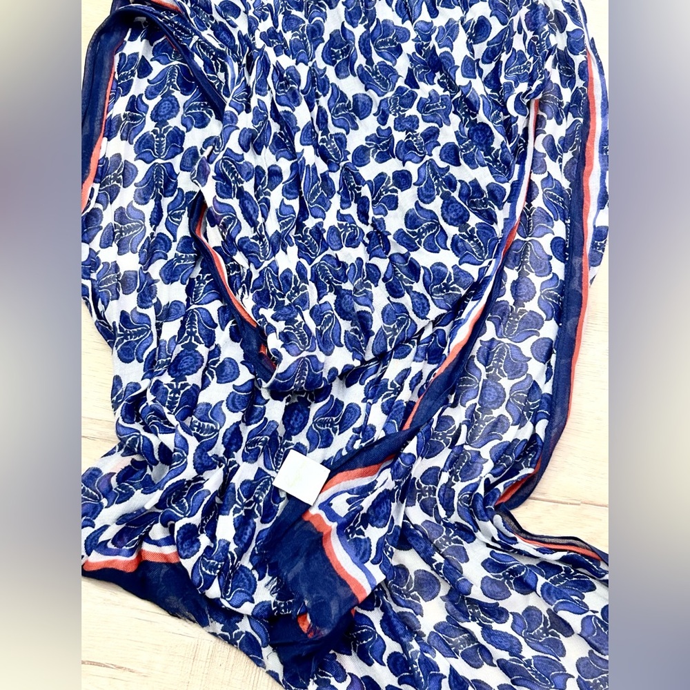 ✨RARE✨Vera Bradley Fringe Scarf Cobalt Tile Blue Floral